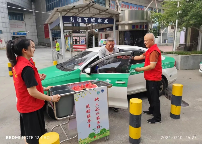 九江汽車站開展“炎炎夏日送清涼 情系旅客暖人心”志愿活動(dòng)